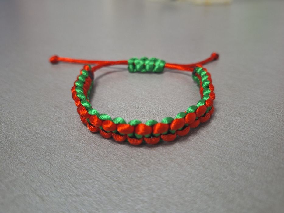 Браслет плетений ( шовкова нитка)