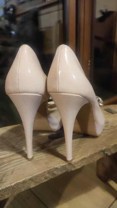 Szpilki na platformie, lakierowane, New Look r.40