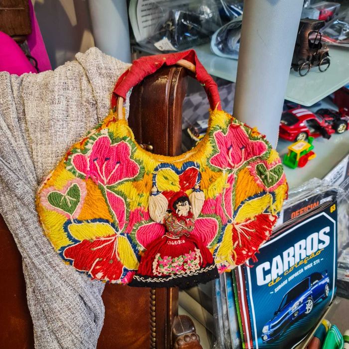 Bolsa Mão Artesanal Boneca Bordada
