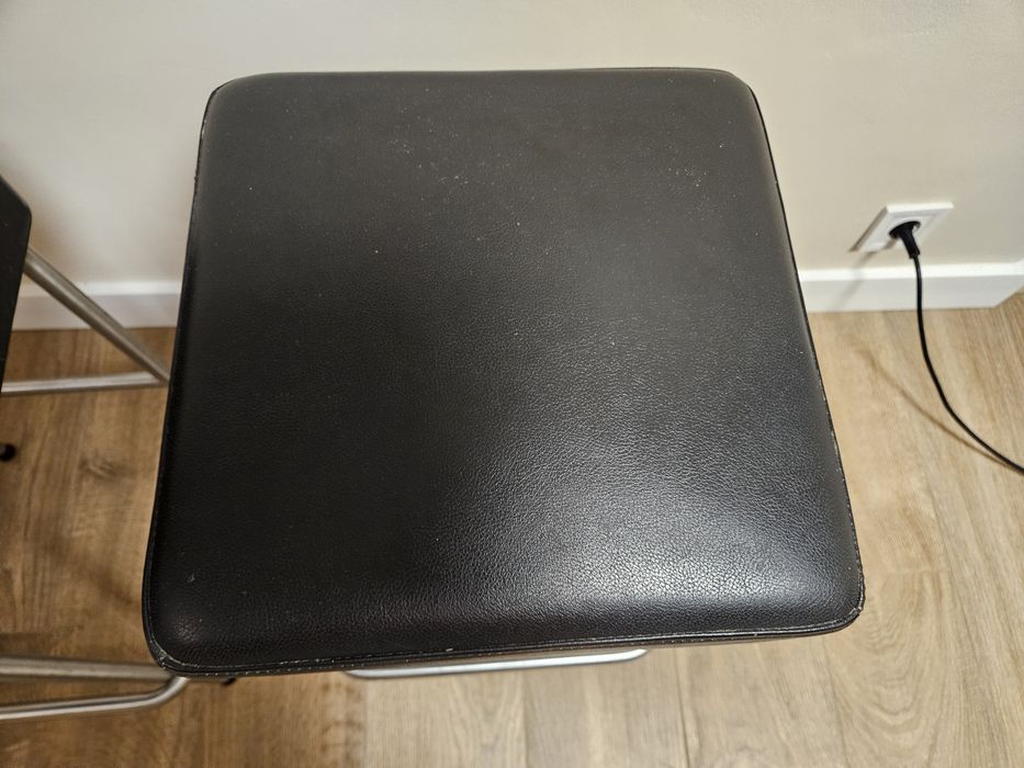 Banco alto preto do ikea