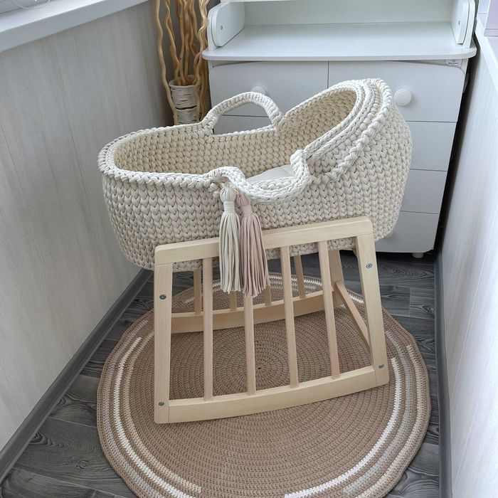 Люлька для немовляти. Кошик для новонародженої дитини.
