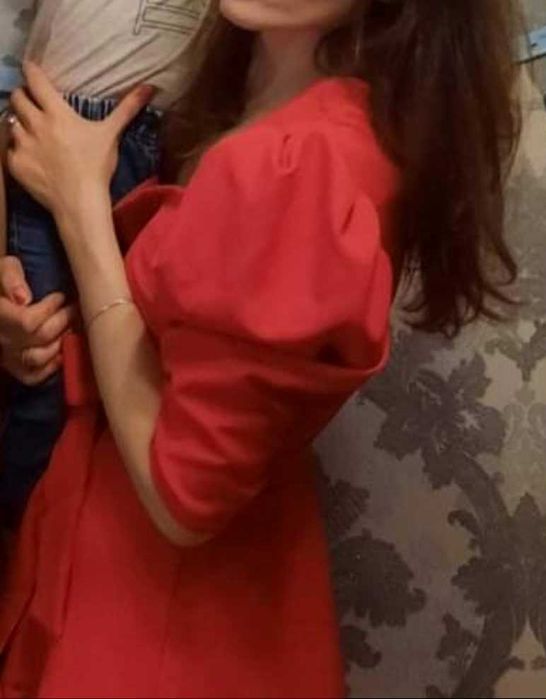 Яскрава червона сукня , праздничное платье красное