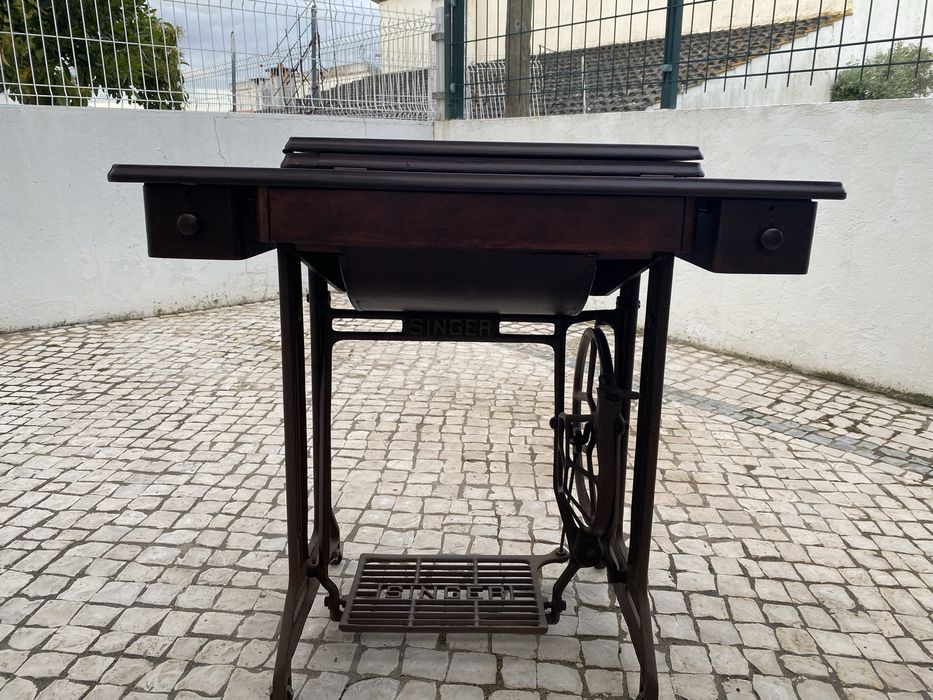 Mesa de maquina de costura Singer
