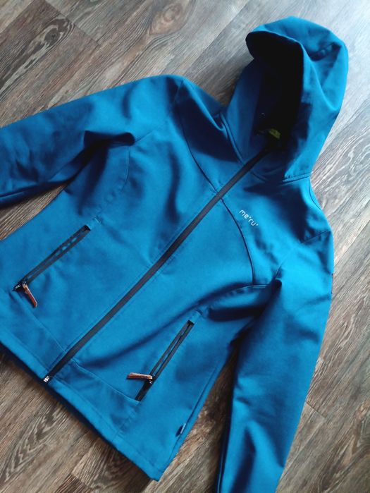 Продам курточки по 200