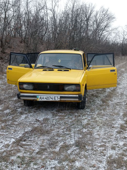 Продам ваз 2105 в хорошем состоянии, вписанный газ, поваренна и обработанна,зашумлен полностью весь салон, пол, пространство под торпедой, все двери и потолок, по мотору работает хорошо без нареканий, снималась головка, фрезеровалась и перебиралась, новая помпа, новый вентилятор охлаждения и ремень генератора, поменян и настроен карбюратор, недавно меняное масло и антифриз, масляный и воздушный фильтр,стоит фиатовская 5-и ступка, меняли корзину сцепления, диск и выжимной, сзади зимняя резина в хорошем состоянии спереди,все колеса бескамерные,подвеска в хорошем состоянии, так же установлен фаркоп и выведена к нему розетка, вполне хорошая музыка, в машину времени и денег не жалел,есть небольшой торг. Так же интересен обмен, с доплатой в две стороны, предлагайте свои варианты.
Если возникнут вопросы пишите или звоните. Ответить на звонок смогу не всегда.