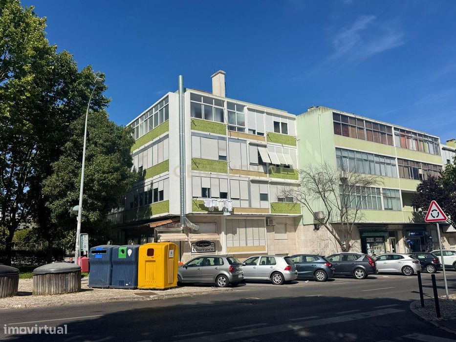 Apartamento T1+1 Renovado em Águas Livres, Amadora