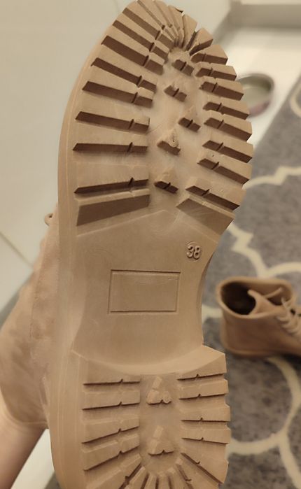 Botki beżowe nowe sznurowane