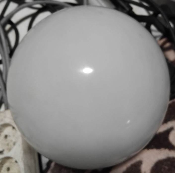 Bola opaca branca de candeeiro