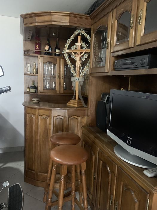 Movel bar, excelente garrafeira, de madeira