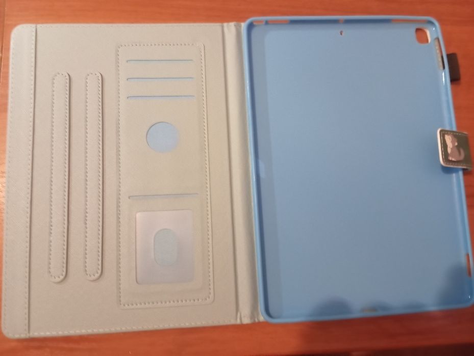 Etui ochronne do iPada Air 3 10,5 cala i Pro 10,5 cala. Prezent.