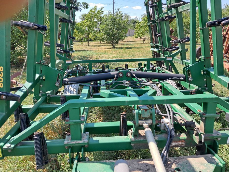 Продам культиватор Great Plains 8308