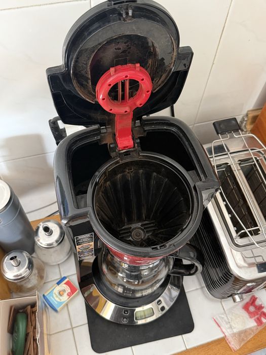Máquina de Café de Filtro Russell Hobbs Vermelha e Preta - Programável