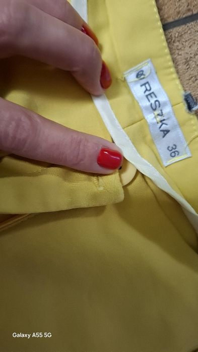 Piękny stylowy garnitur,  taliowana marynarka