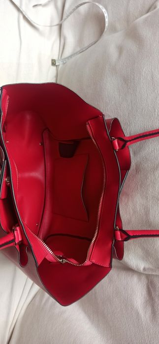 Guess czerwona torebka.