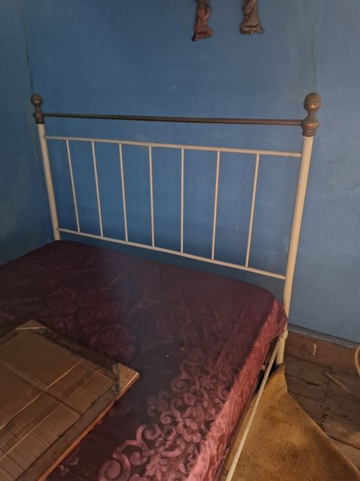 Camas em ferro em bom estado