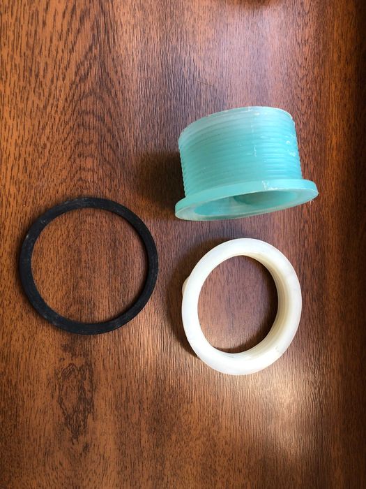 Spust  spłuczki z otworem fi  ok. 59 mm