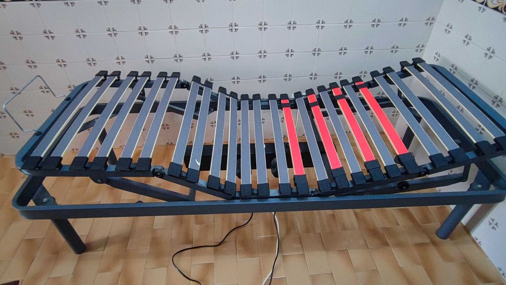 Cama articulada elétrica com comando e colchão