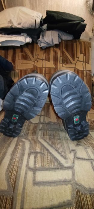 Продаются резиновые сапоги Halyard 44р.