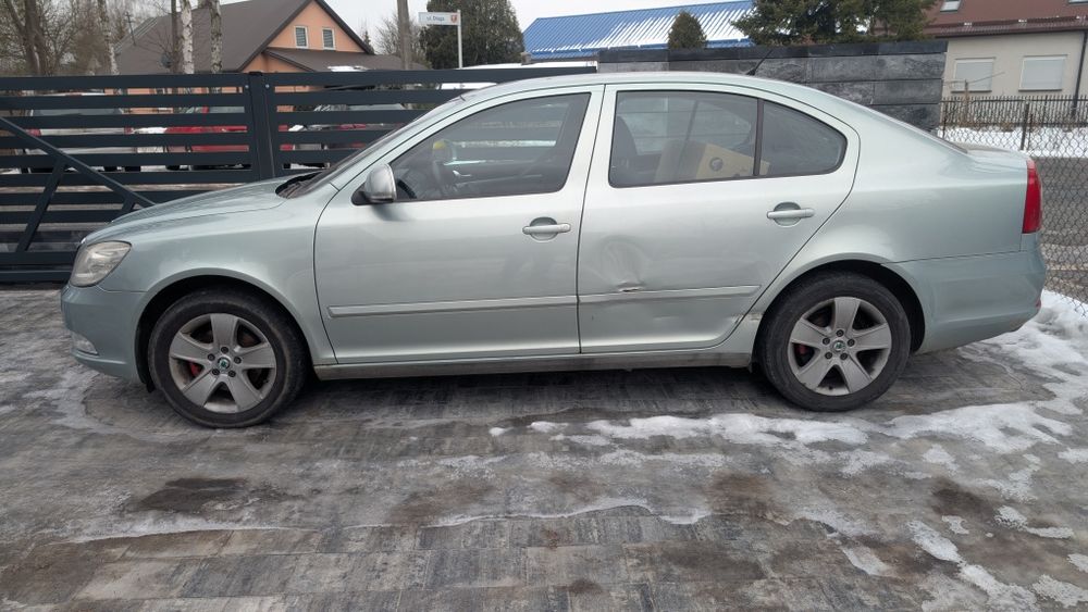 Zderzak przedni Skoda Octavia 2 FL LF7W PDC Spryski.