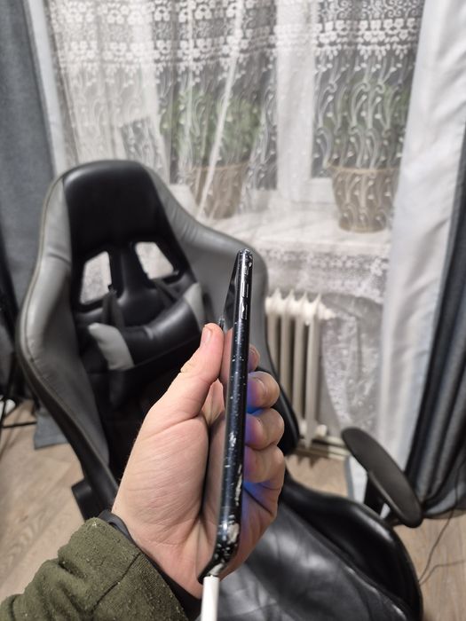 Продам iPhone Xr