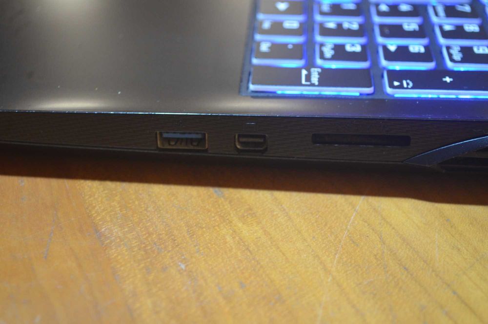 GAMING BEAST: Aorus i7 10th | RTX 2060 6GB | 144Hz