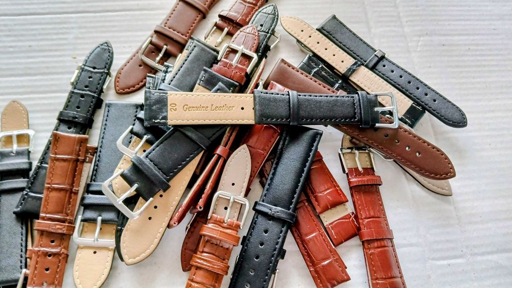 Braceletes de relógio em pele