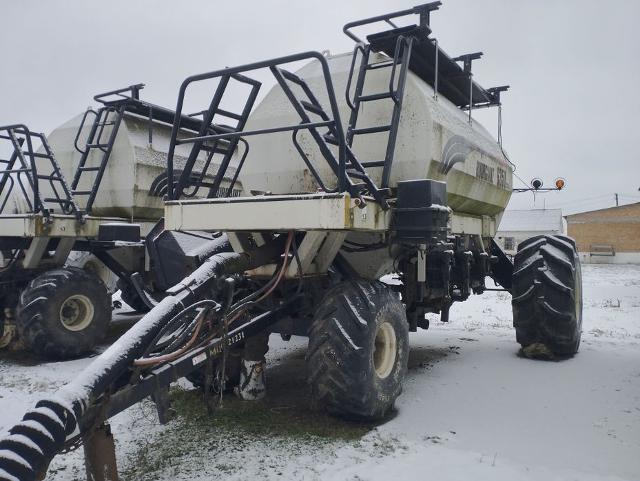 Бункери насінєві Bourgault -8810-54. 2009р