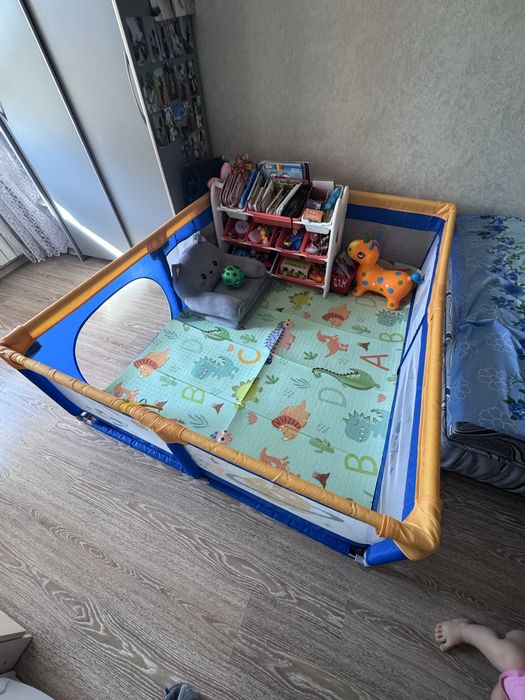 продам великий дитячий манеж 185*155