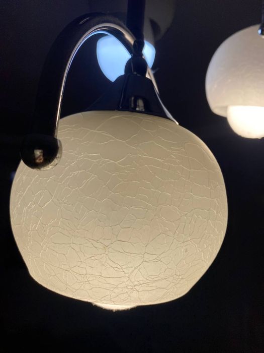 Продам люстру в дуже гарному стані