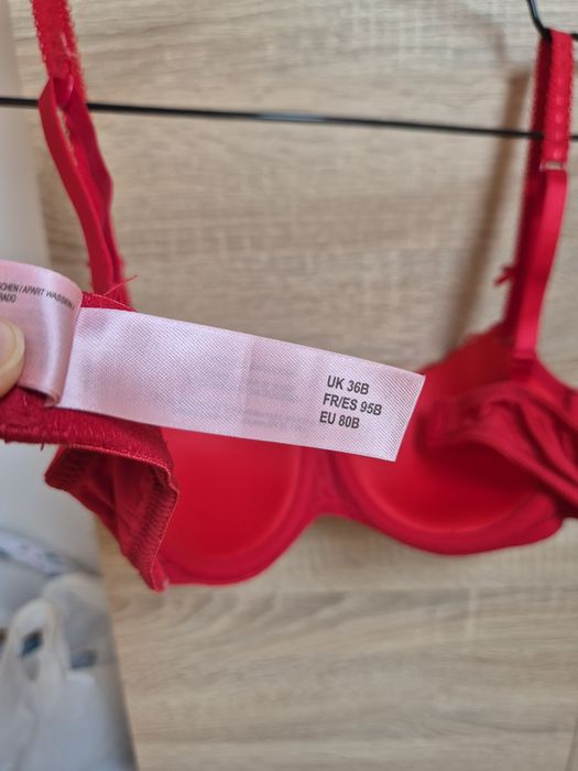 Czerwony biustonosz Hunkemöller 80B - Stan idealny
