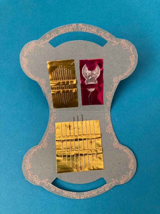 Cestinha em Cartão com material de costura Anos 80
