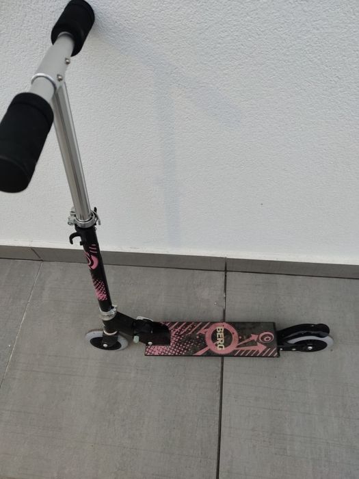 Trotinete da marca Berg  em muito bom estado