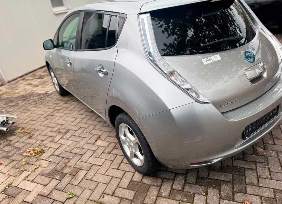 Бампер Nissan Leaf - розборка ніссан ліф запчастини