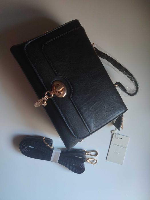 Czarna torebka / kuferek ze złotymi okuciami