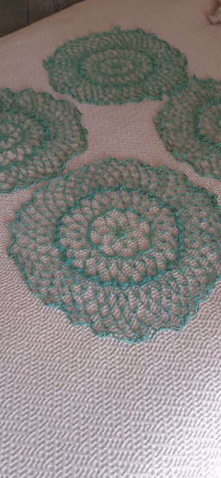 Quatro Belos Naperons e Entremeio Linhas Finas