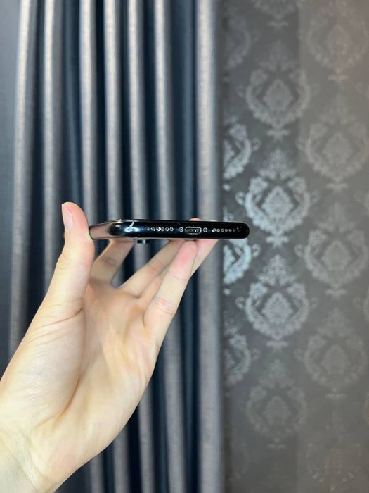 Продам iPhone Xr (айфон хр)