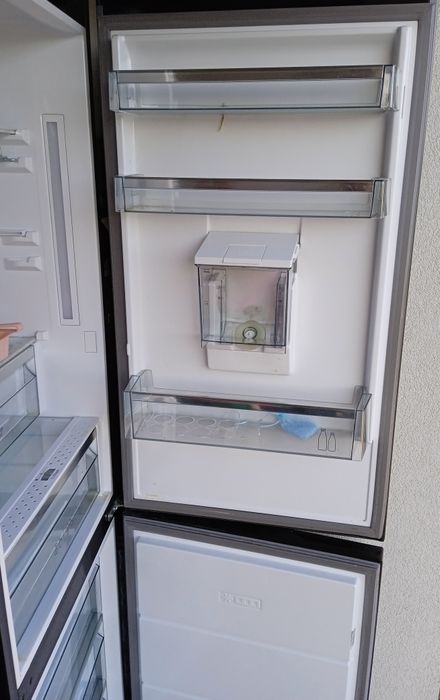 Lodówka SHARP 180x60