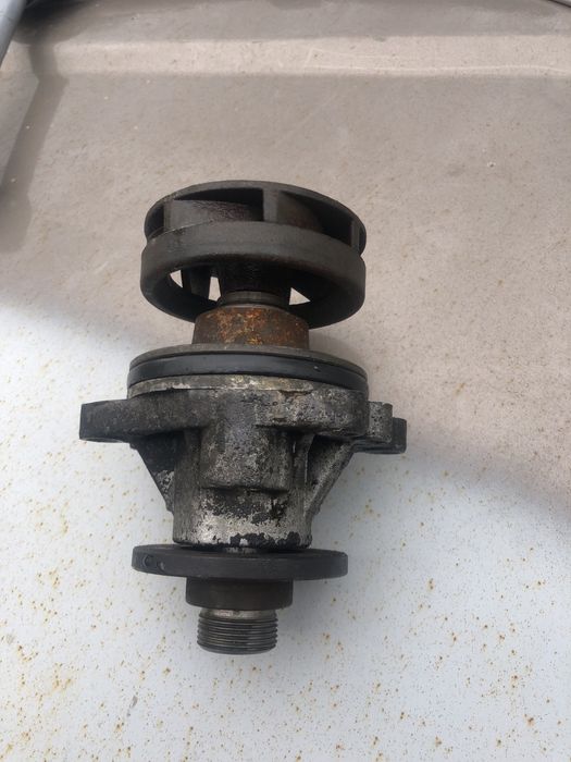 Помпа охолодження м50 м52 е34