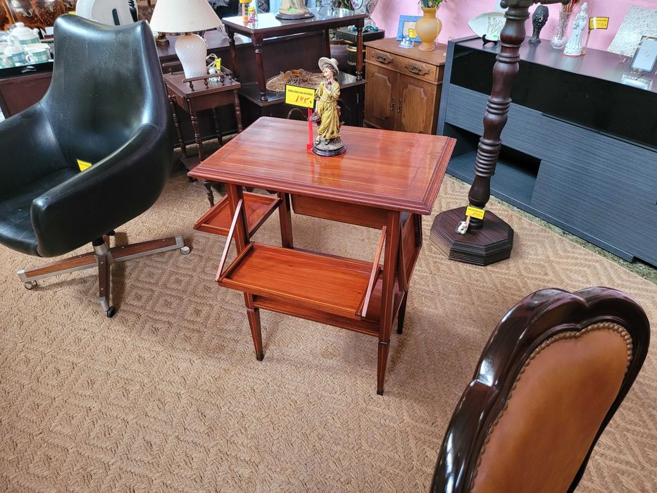 Wooden side table with 4 shelves – Very good condition64584267879810122