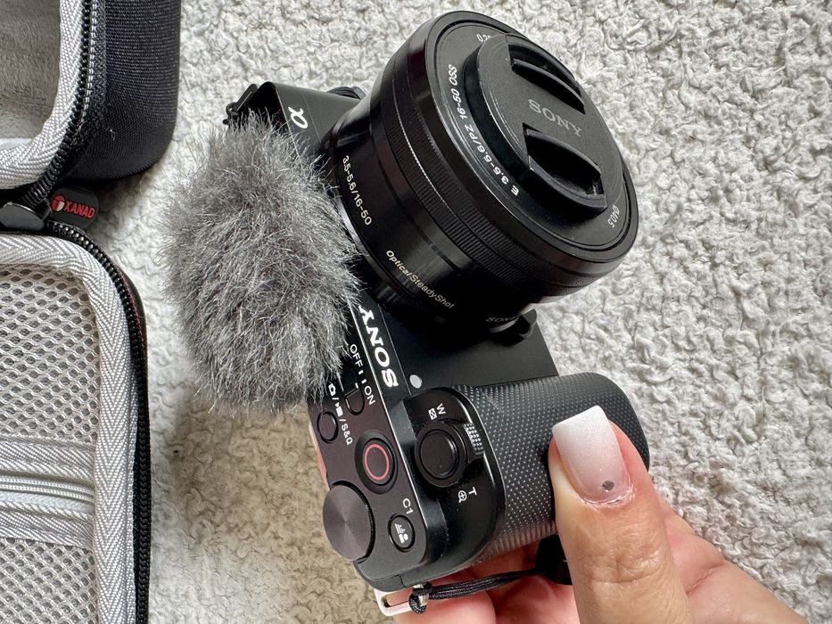 Máquina Fotográfica SONY ZVE10 + 16-50mm + bolsa