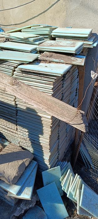 Плитка стеклянная, облицовочная, лазурная 250 Х 140 , СССР ,