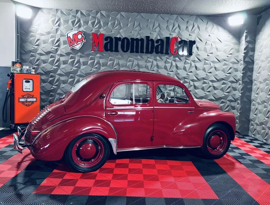 Renault 4 CV Ladybug64966186096385124