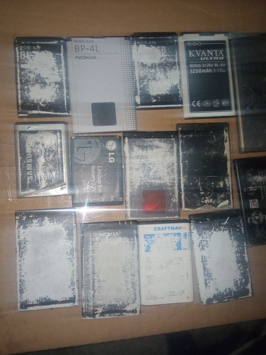 Аккумуляторные батареи для кнопочных телефонов.