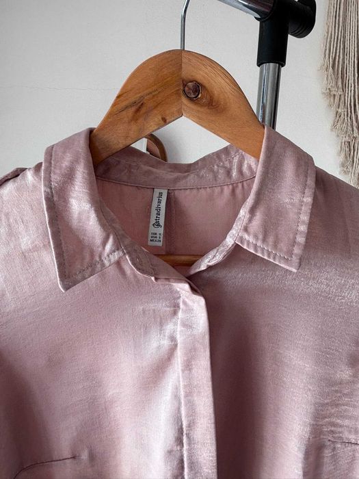 Camisa rosa acetinada Stradivarius tam. S