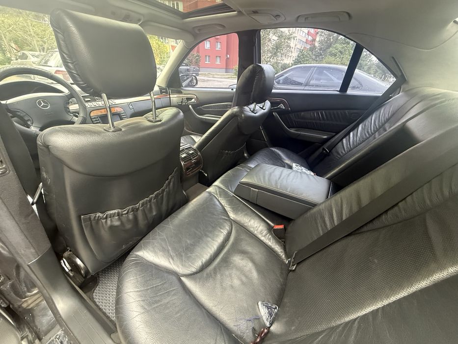 Mercedes-Benz w220 S-class