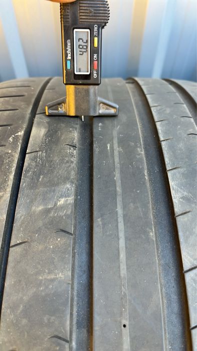 Літні різноширокі шини 275/40 R21 & 315/35 21 Pirelli PZero