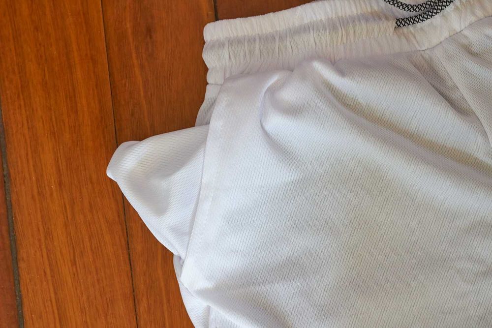 Calcoes de compressao brancos