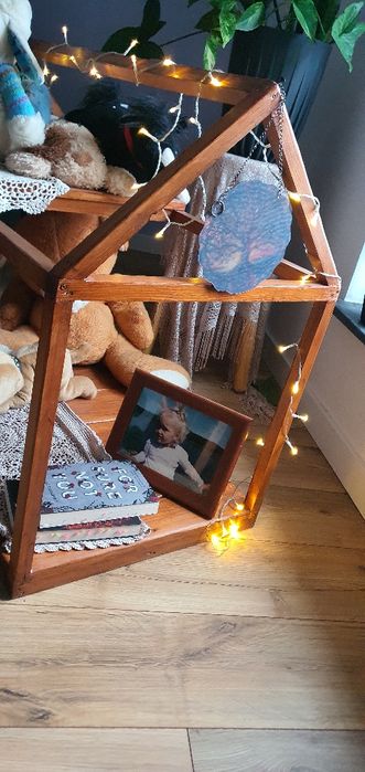 Duży domek dla lalek, kwietnik