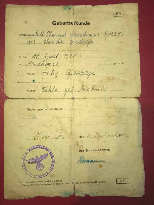 Akt urodzenia ze stemplem