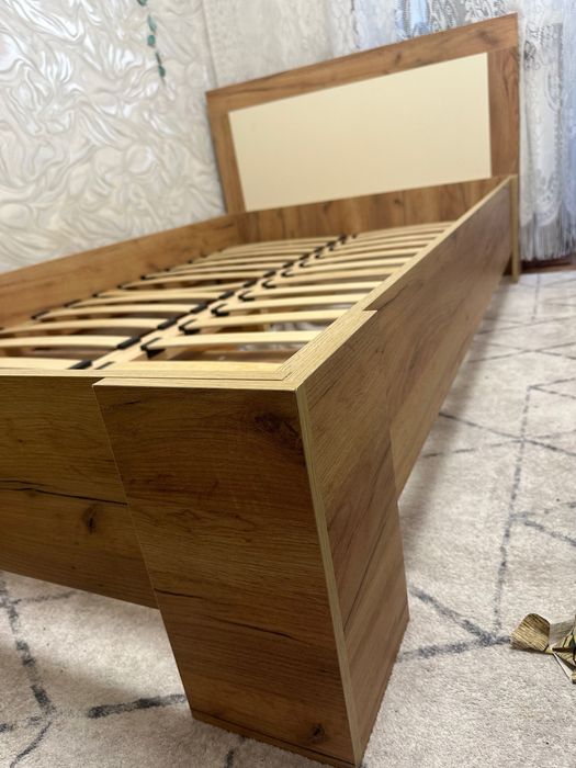 Ліжко з матрацом 210*120